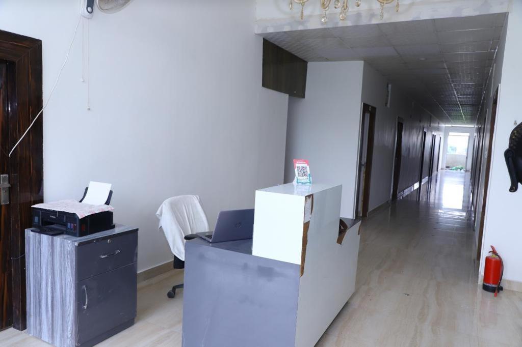 Hotel Aashirvad Faridabad Exterior photo